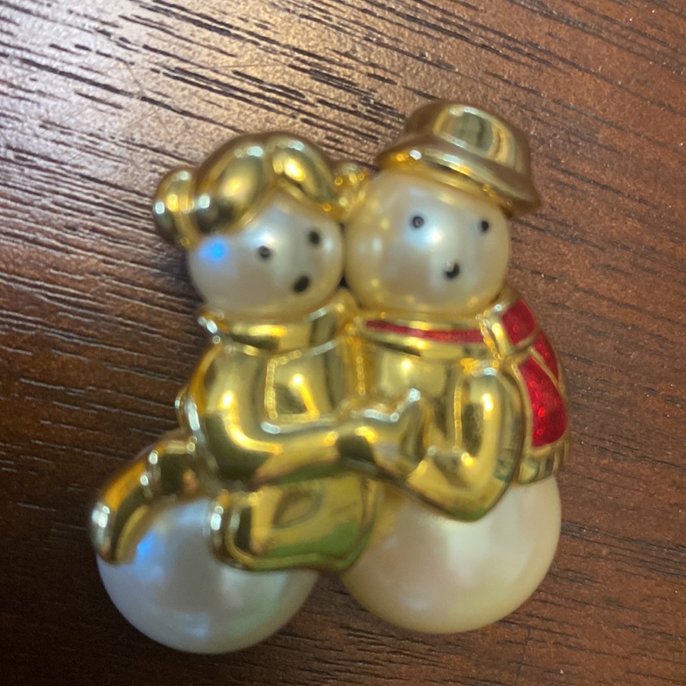 Vintage Christmas snowman couple brooch with pearls